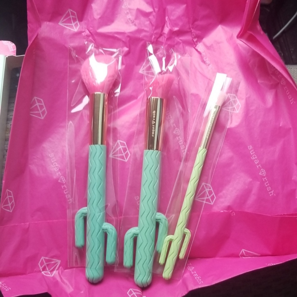 Sugar rush  by tarte desert dreamers  brush set